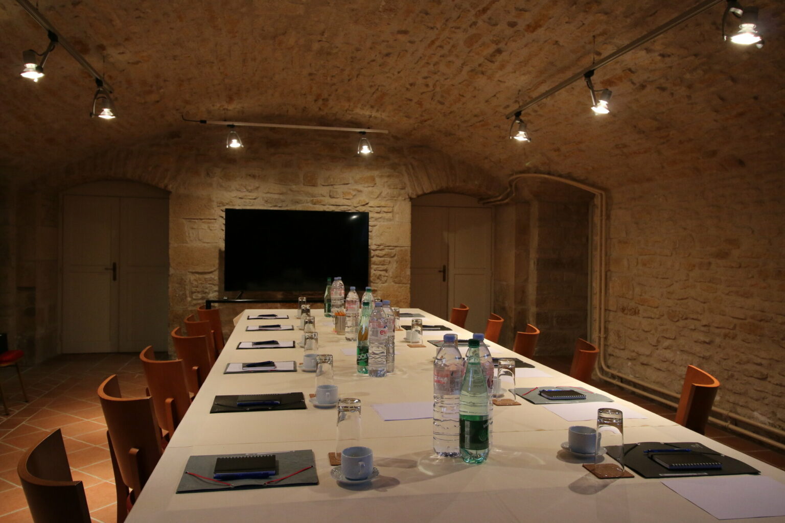 Table de travail pour un seminaire au Chateau Laverdine